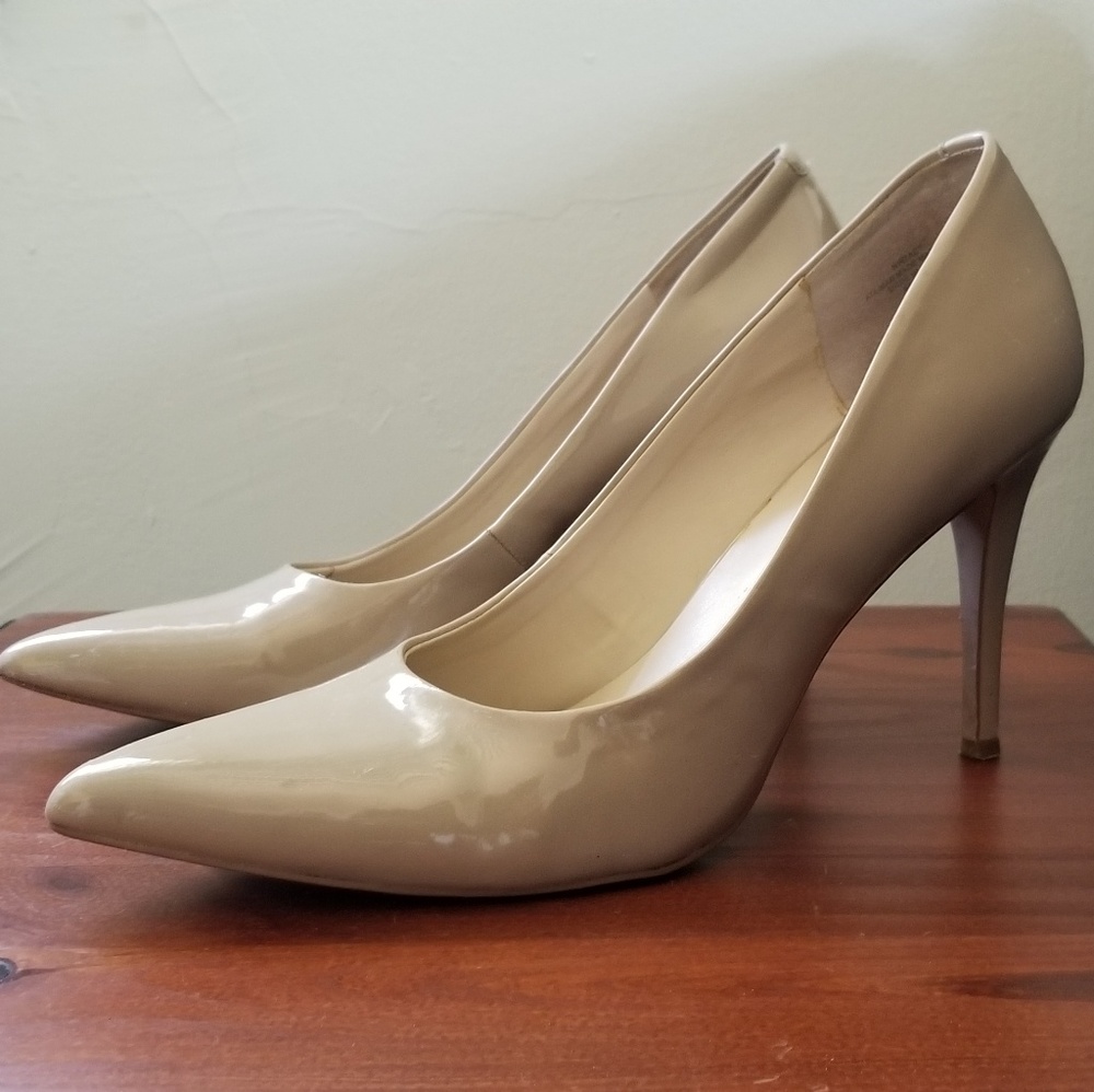 Nine West 4" Shiny Beige Nude Heels 9M
